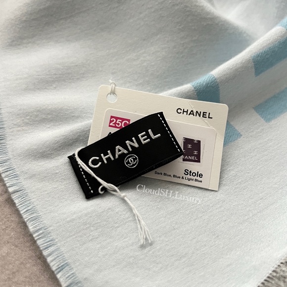 Auth BNIB Chanel CC Logo Wool Scarf Navy & Blue - Picture 5 of 6